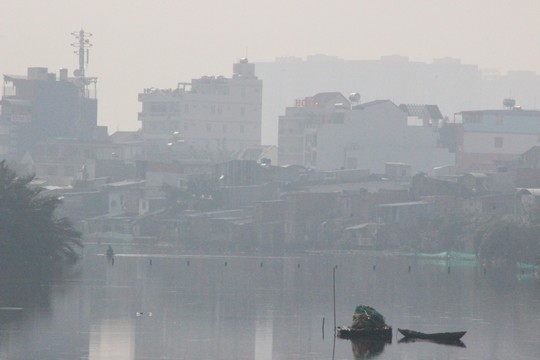 [-]TP[-]HCM[-]lại[-]khốn[-]khổ[-]với[-]sương[-]mù[-]độc[-]hại[-]bao[-]trùm